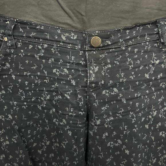 Thyme Maternity Dark Floral Jeans/Leggings, Sz XL - Picture 2 of 7